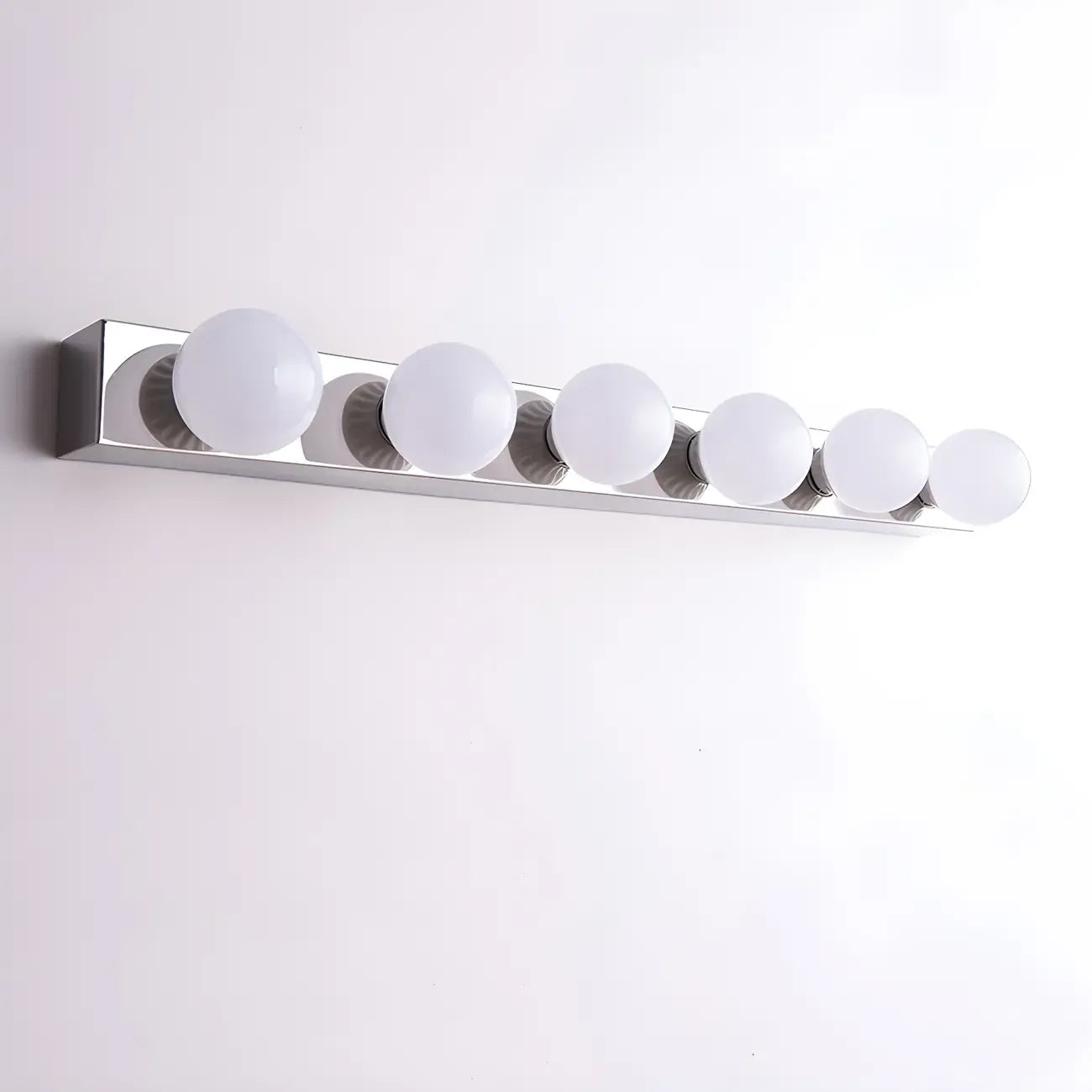 Applique murale moderne argentée à plusieurs ampoules pour salle de bain
