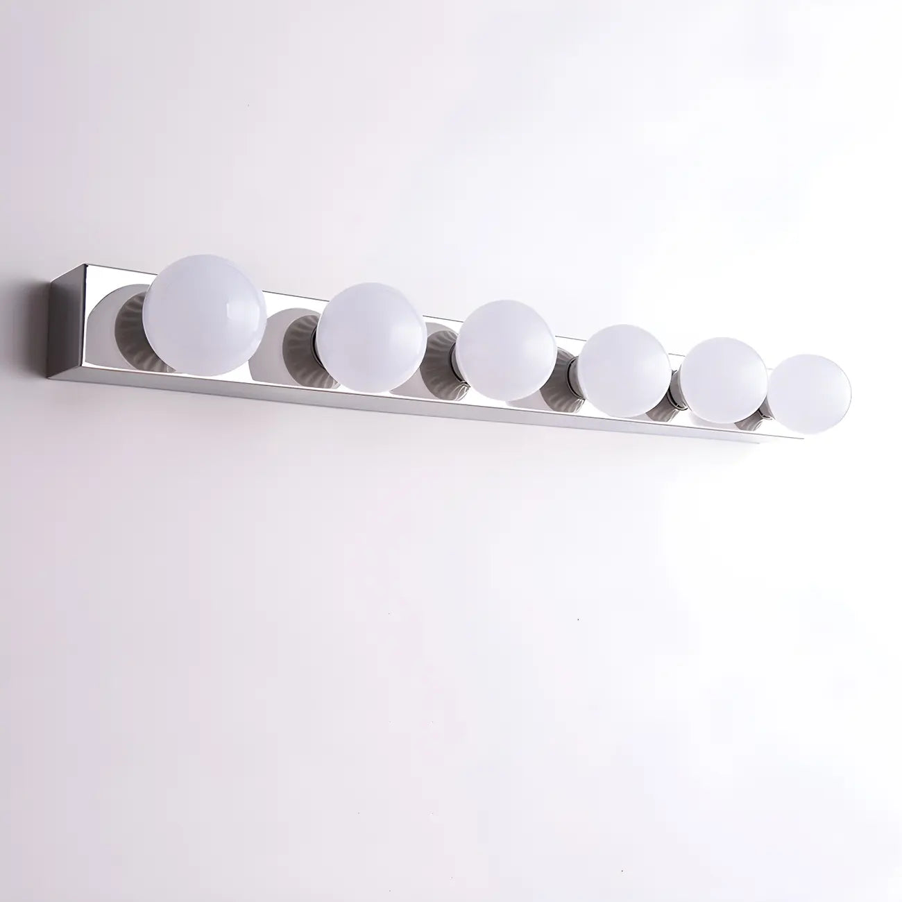 Applique murale moderne argentée à plusieurs ampoules pour salle de bain
