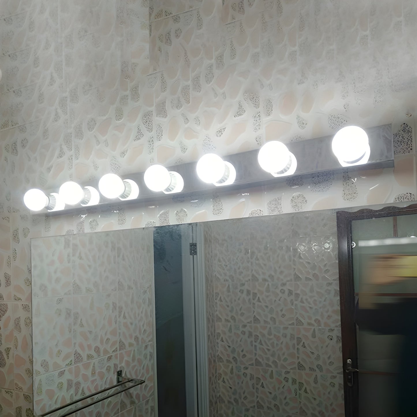 Applique murale moderne argentée à plusieurs ampoules pour salle de bain