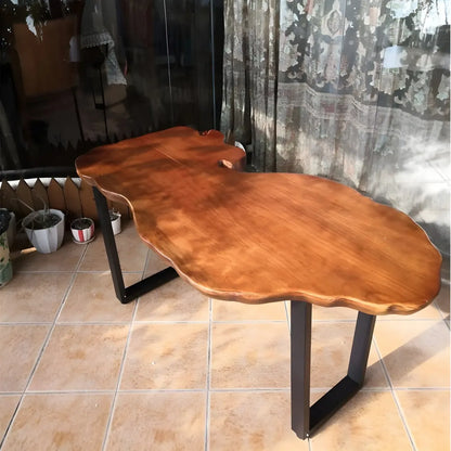 Table basse géométrique moderne avec plateau en bois rouge et piètement en acier