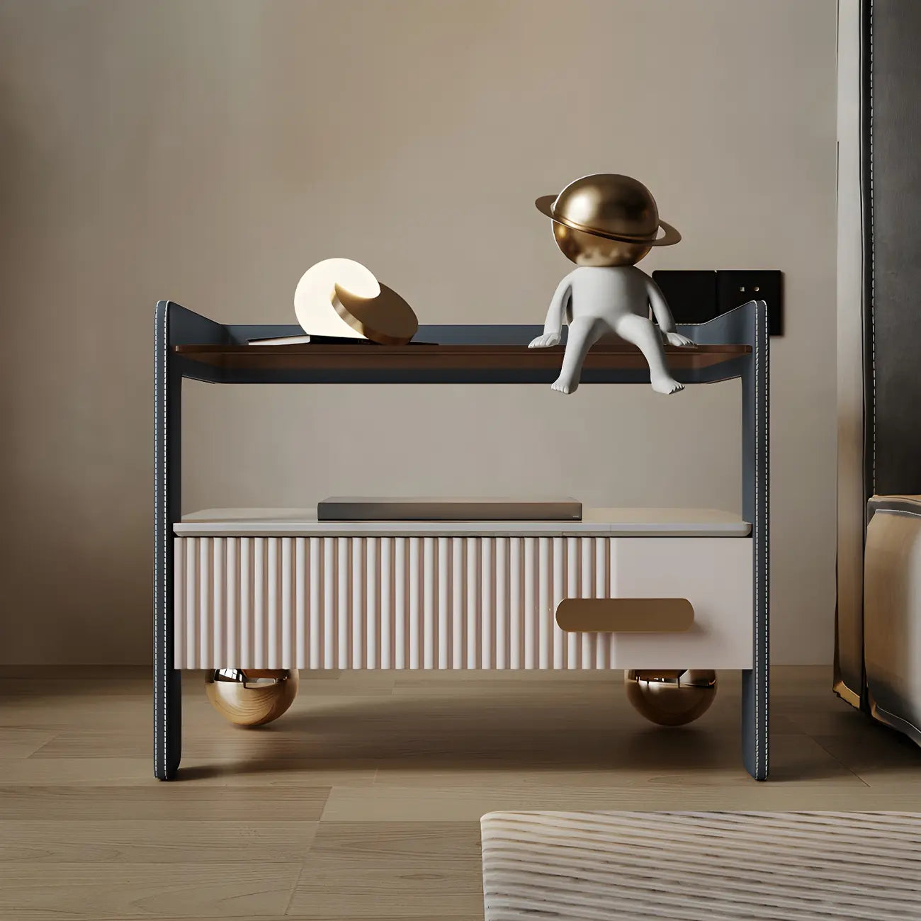 Table de chevet avec étagères et tiroirs ouverts en bois et éclairage LED