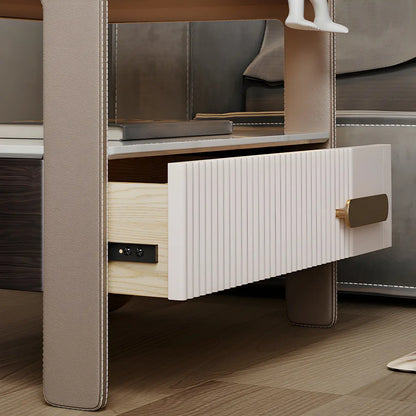 Table de chevet avec étagères et tiroirs ouverts en bois et éclairage LED