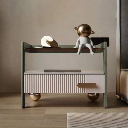 Table de chevet avec étagères et tiroirs ouverts en bois et éclairage LED