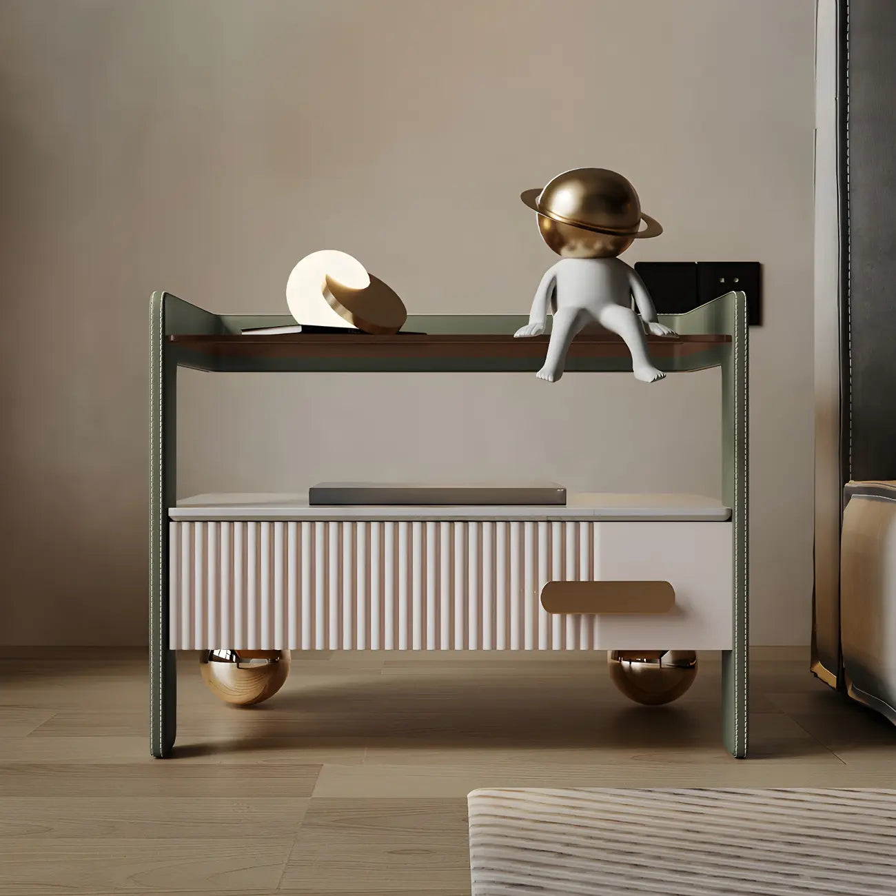 Table de chevet avec étagères et tiroirs ouverts en bois et éclairage LED