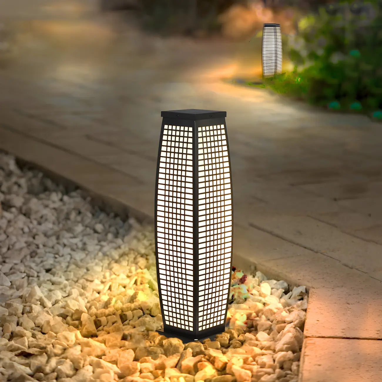 Lampe pour poteau vertical à grille métallique noire