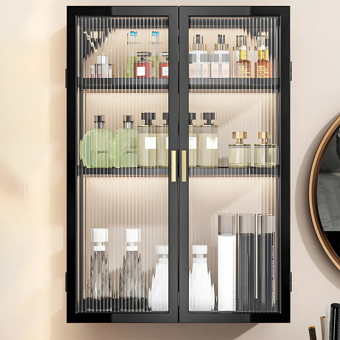 Cuisine moderne en métal noir, vaisselier suspendu