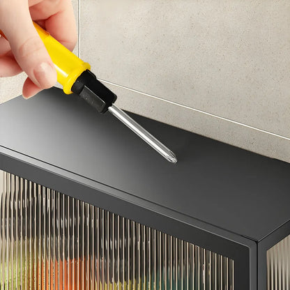 Cuisine moderne en métal noir, vaisselier suspendu