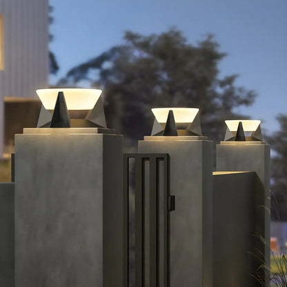 Lampadaires extérieurs ronds solaires contemporains en métal noir