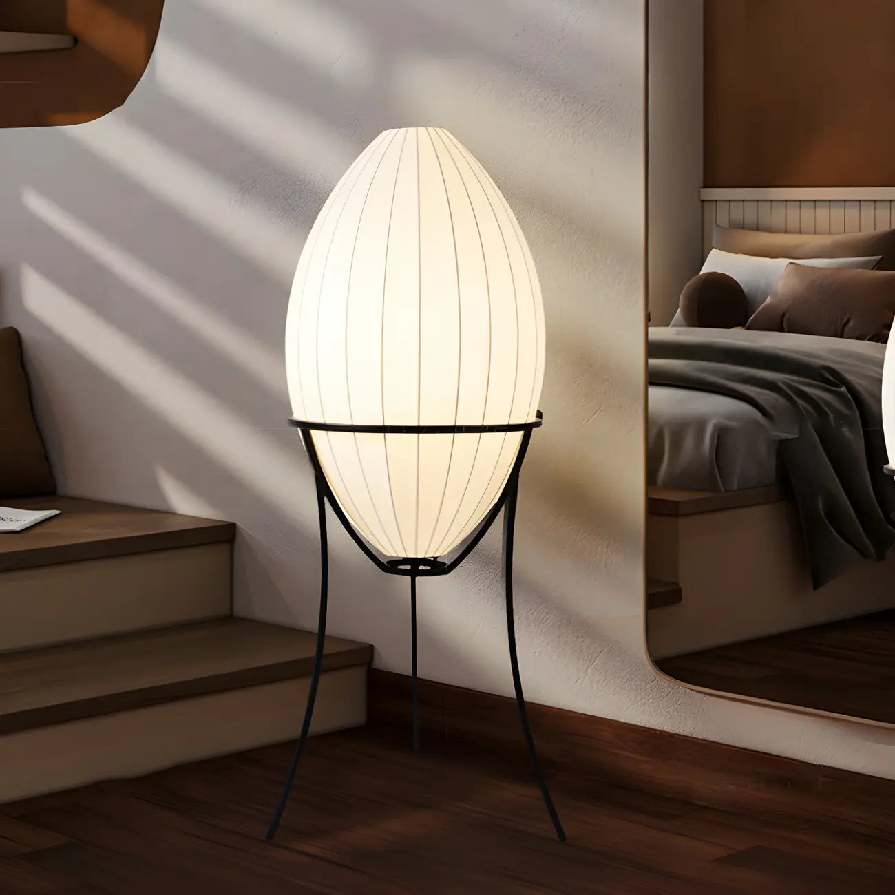 Lampe sur pied d'ambiance en forme d'œuf en tissu et en métal, trépied
