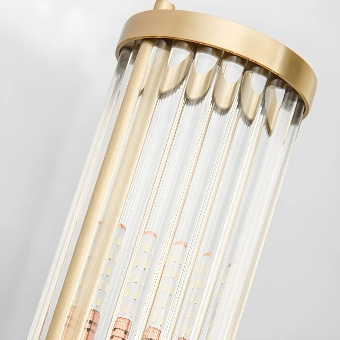 Applique murale élégante dorée tubulaire avec abat-jour en verre pour salle de bain