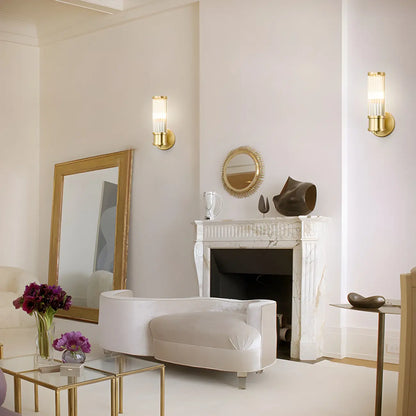 Applique murale élégante dorée tubulaire avec abat-jour en verre pour salle de bain