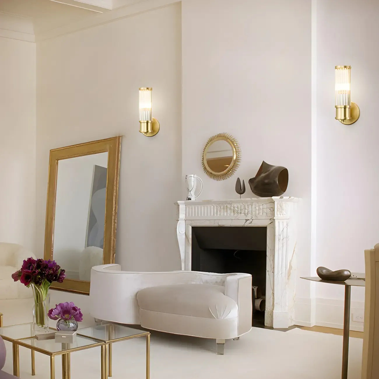 Applique murale élégante dorée tubulaire avec abat-jour en verre pour salle de bain