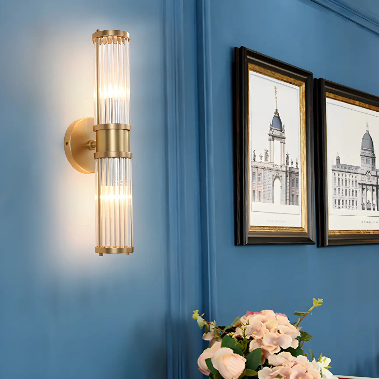 Applique murale élégante dorée tubulaire avec abat-jour en verre pour salle de bain