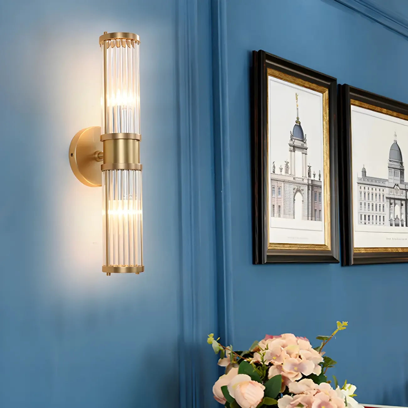 Applique murale élégante dorée tubulaire avec abat-jour en verre pour salle de bain