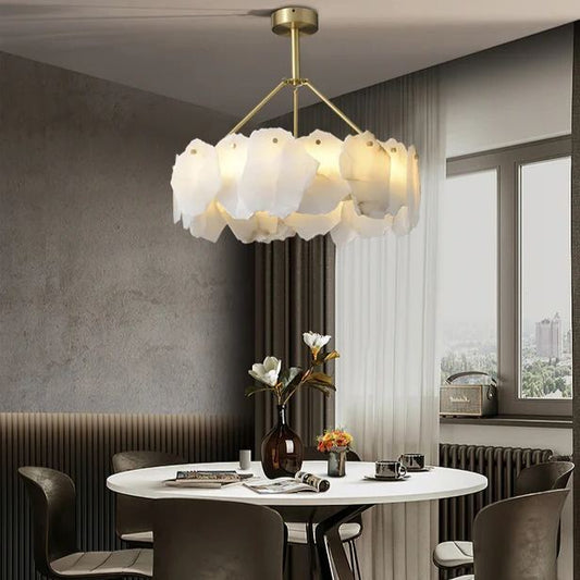 Lustre circulaire en albâtre blanc avec tige de suspension en laiton